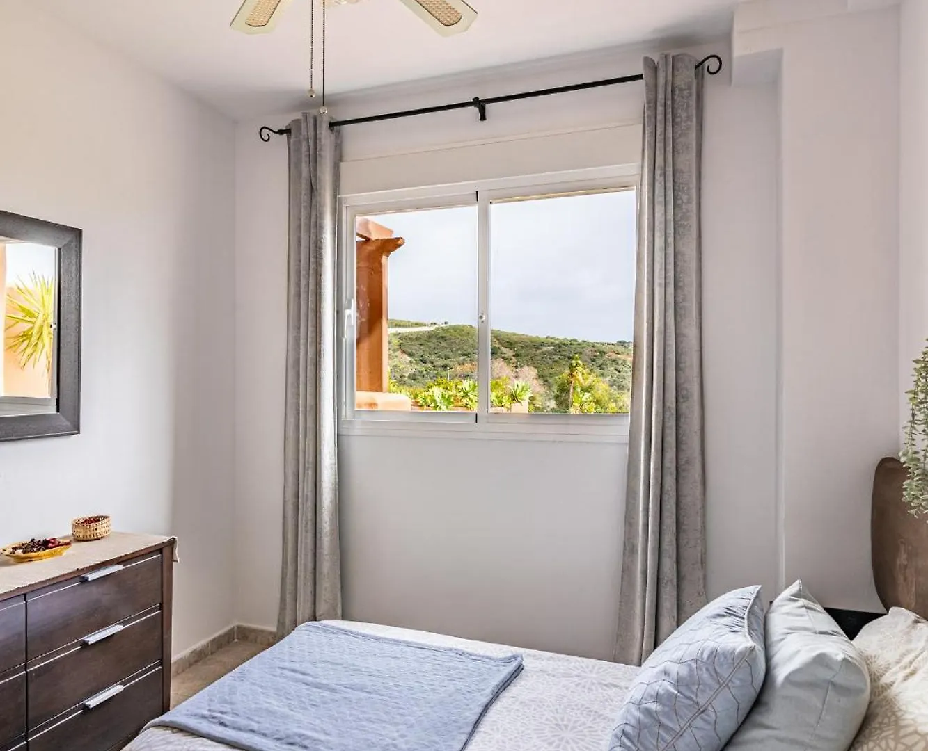 Casares Del Sol Apartment