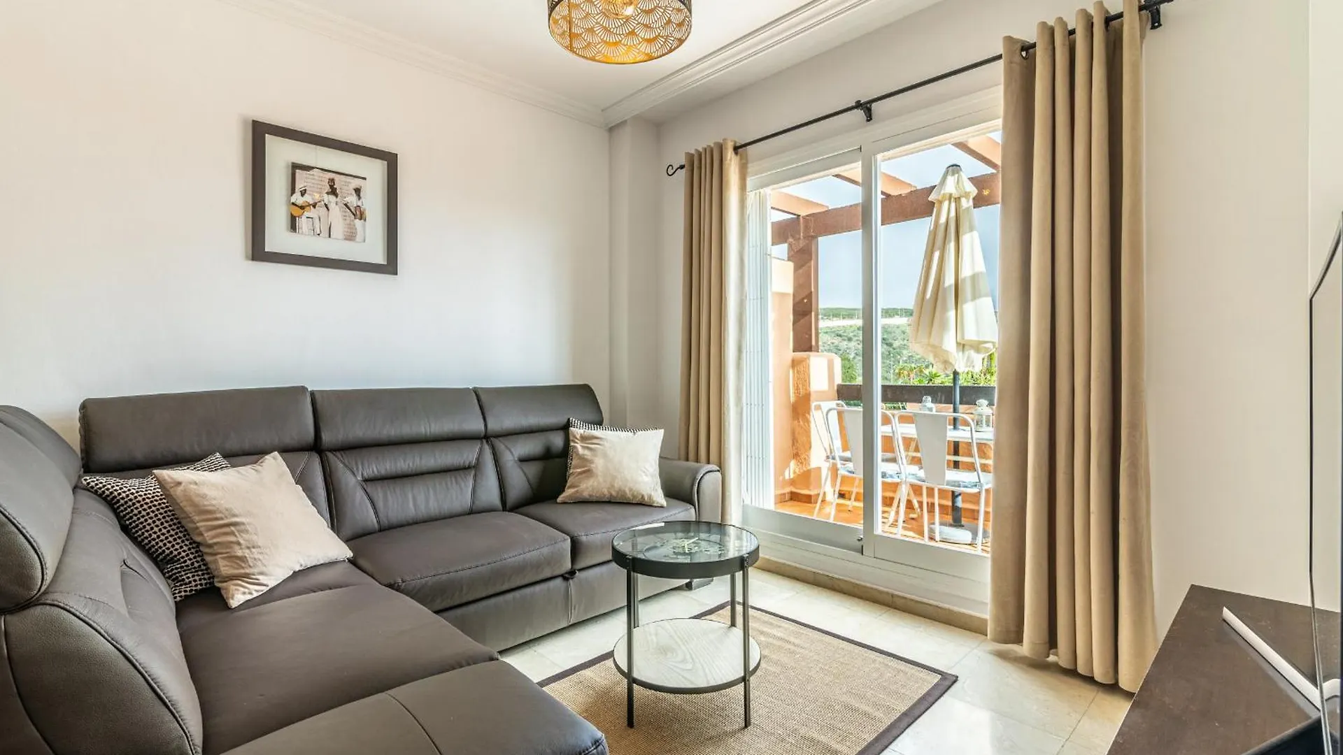 Casares Del Sol Apartment