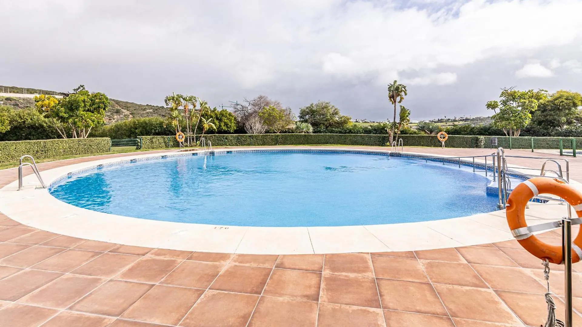 Casares Del Sol Apartment