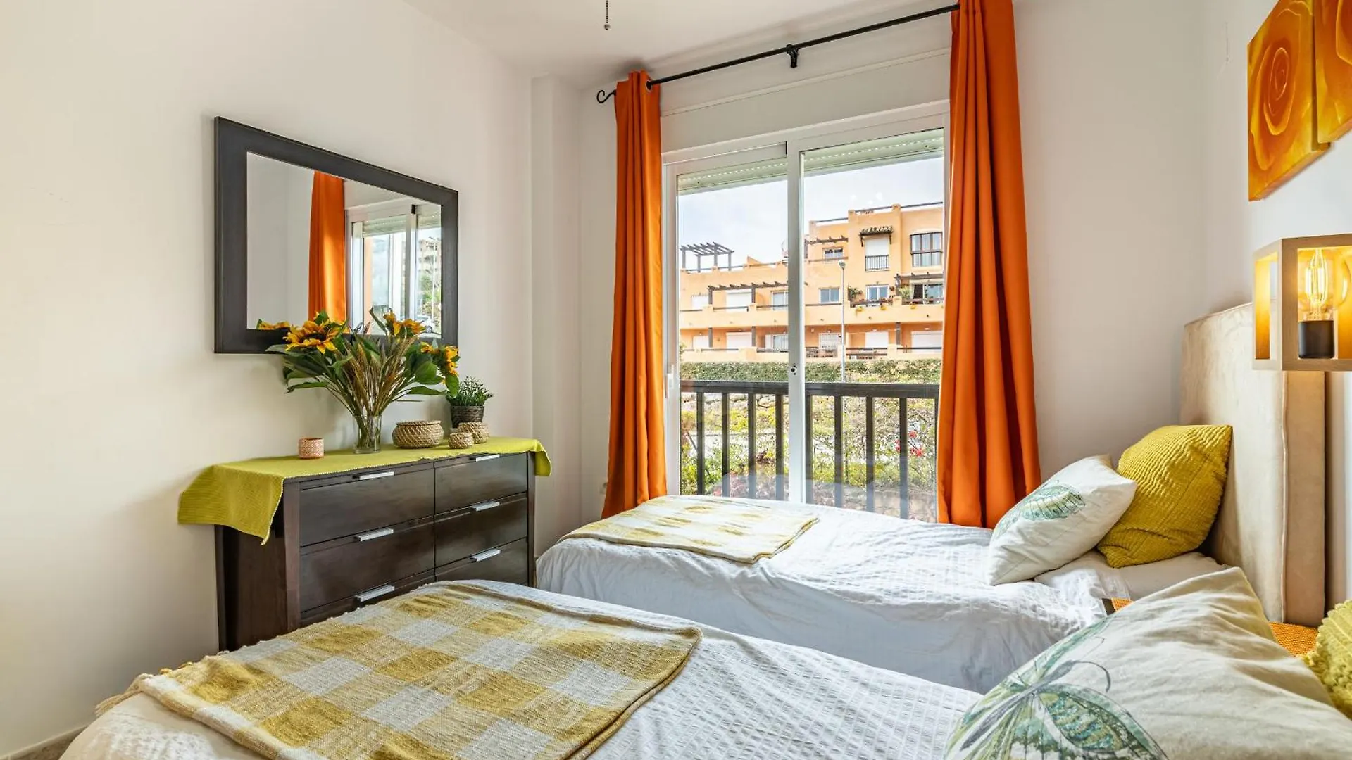 Casares Del Sol Apartment